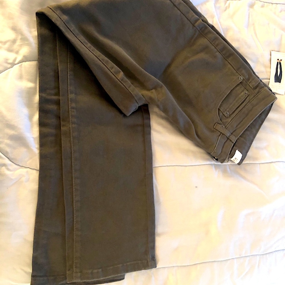 Kenneth Cole Reaction Size 10 Short grey jeans